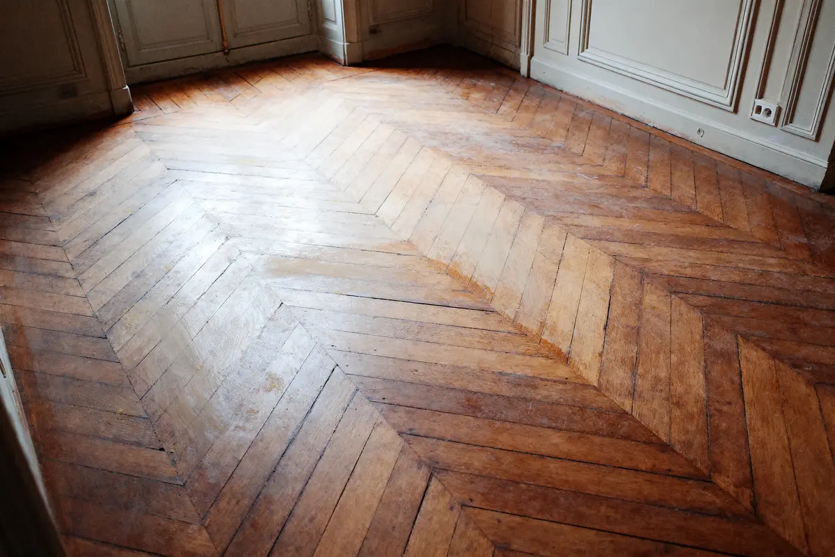 Prix ponçage parquet : Quel tarif au m² en 2024 ?